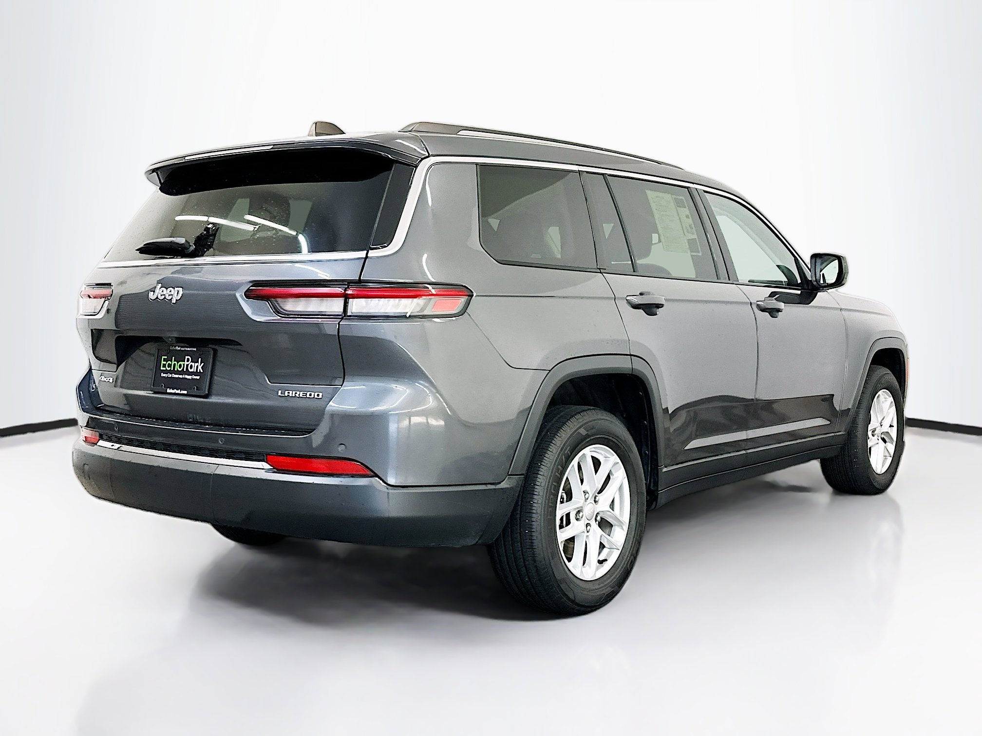Used 2023 Jeep Grand Cherokee L Laredo image 9