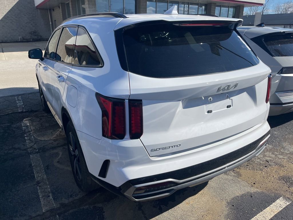 Used 2023 Kia Sorento S image 3
