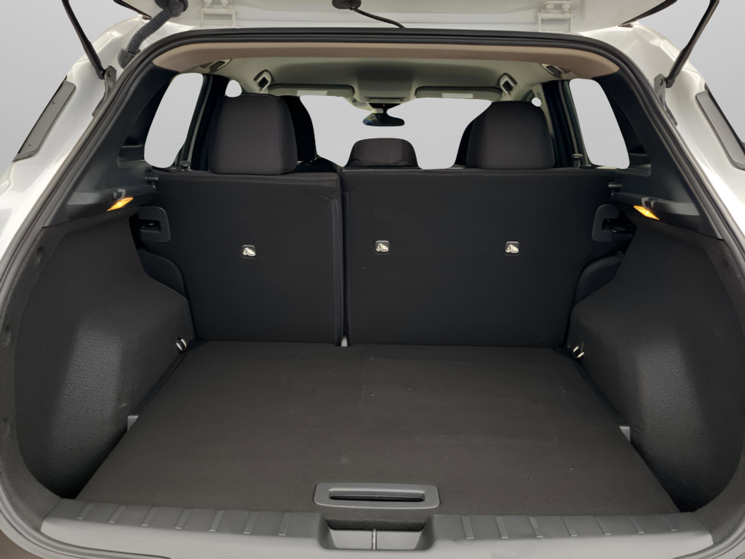 Certified 2025 Nissan Kicks SV image 32