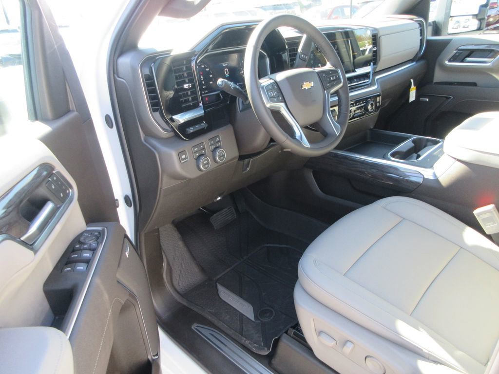 New 2026 Chevrolet Silverado 3500 LTZ w/ LTZ Premium Package image 15