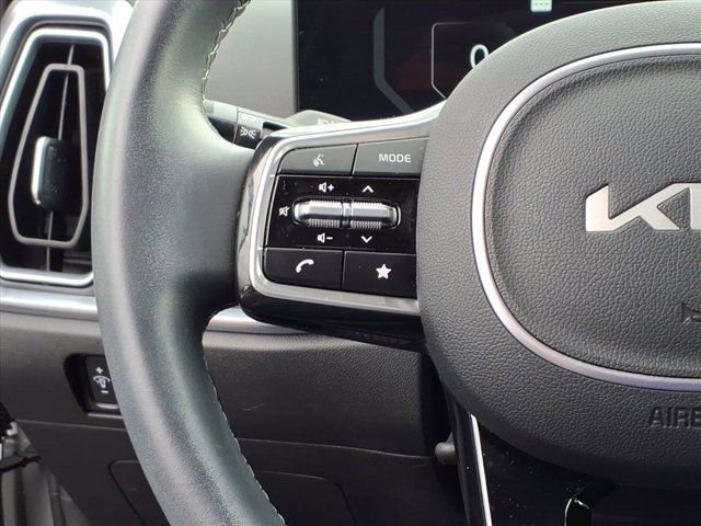 Used 2025 Kia Sorento SX image 19