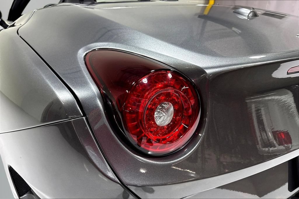 Used 2015 Ferrari California T RWD image 20