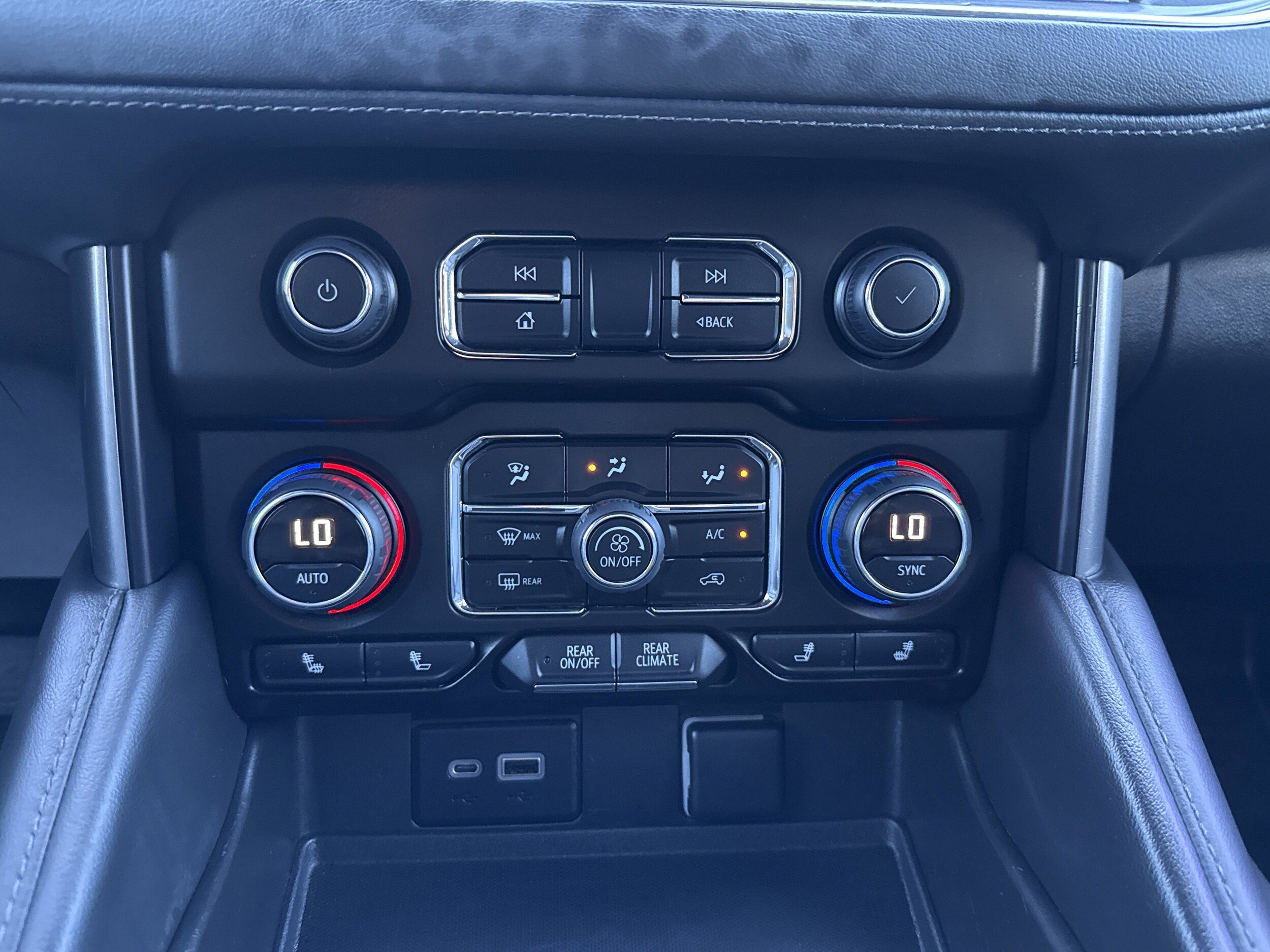 Used 2022 Chevrolet Tahoe Z71 w/ Luxury Package image 12