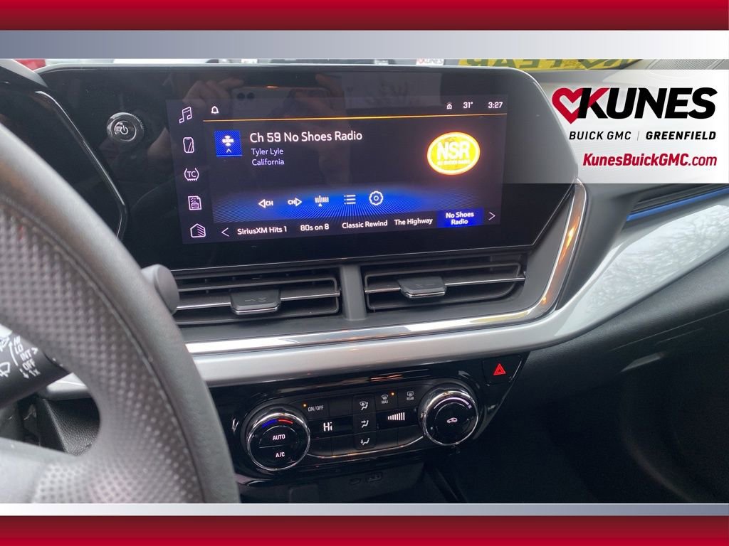 Used 2025 Chevrolet Trax LT image 22