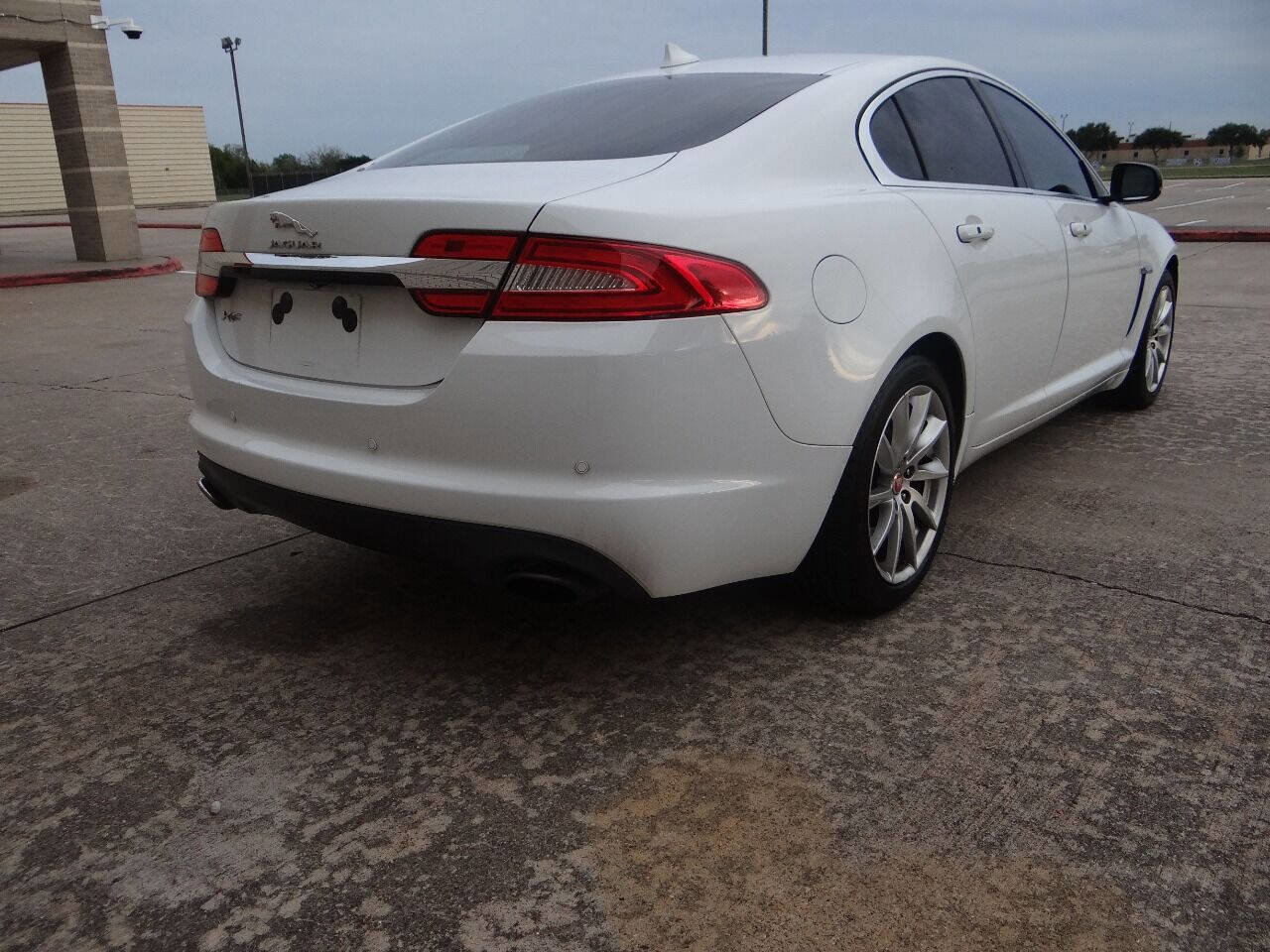 Used 2015 Jaguar XF Premium image 5
