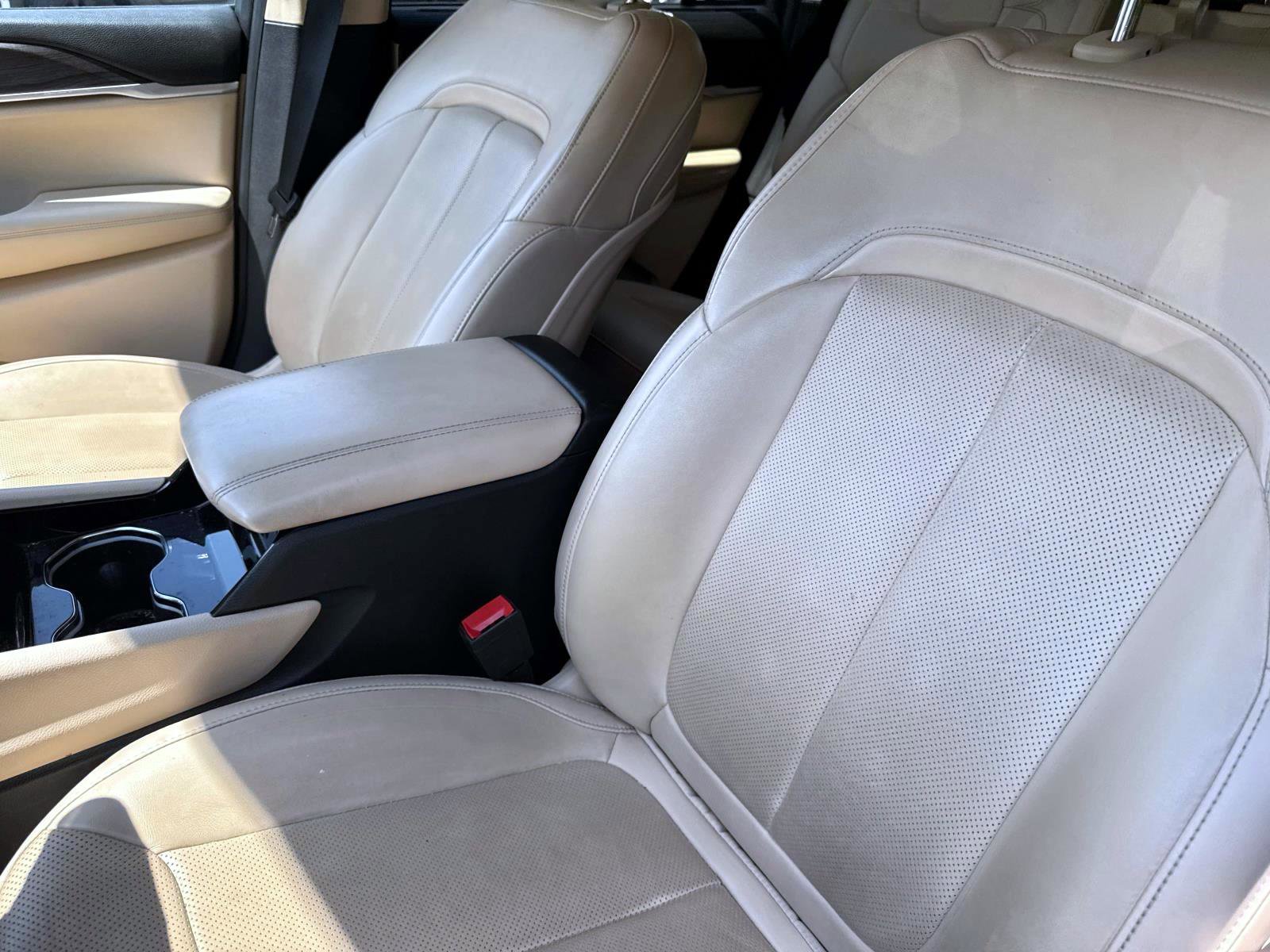 Used 2022 Jeep Grand Cherokee Limited w/ Luxury Tech Group II image 9