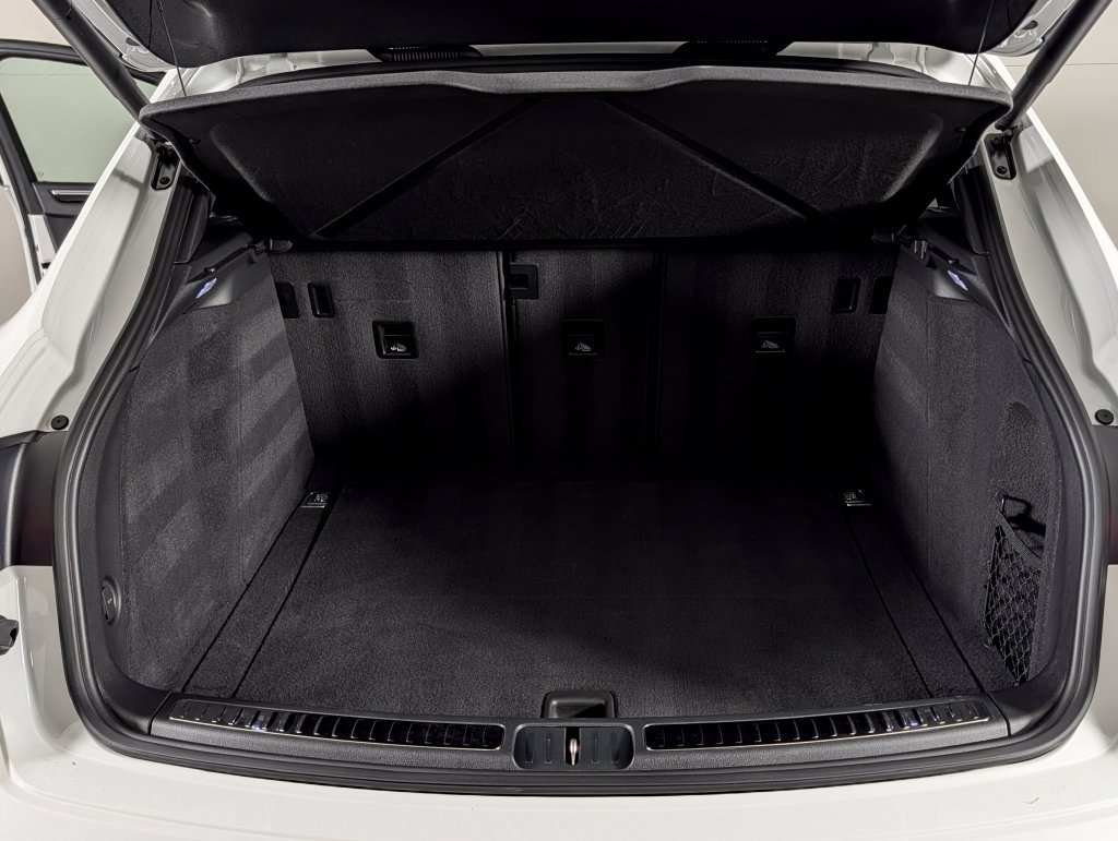 Certified 2023 Porsche Macan S AWD/4WD image 16