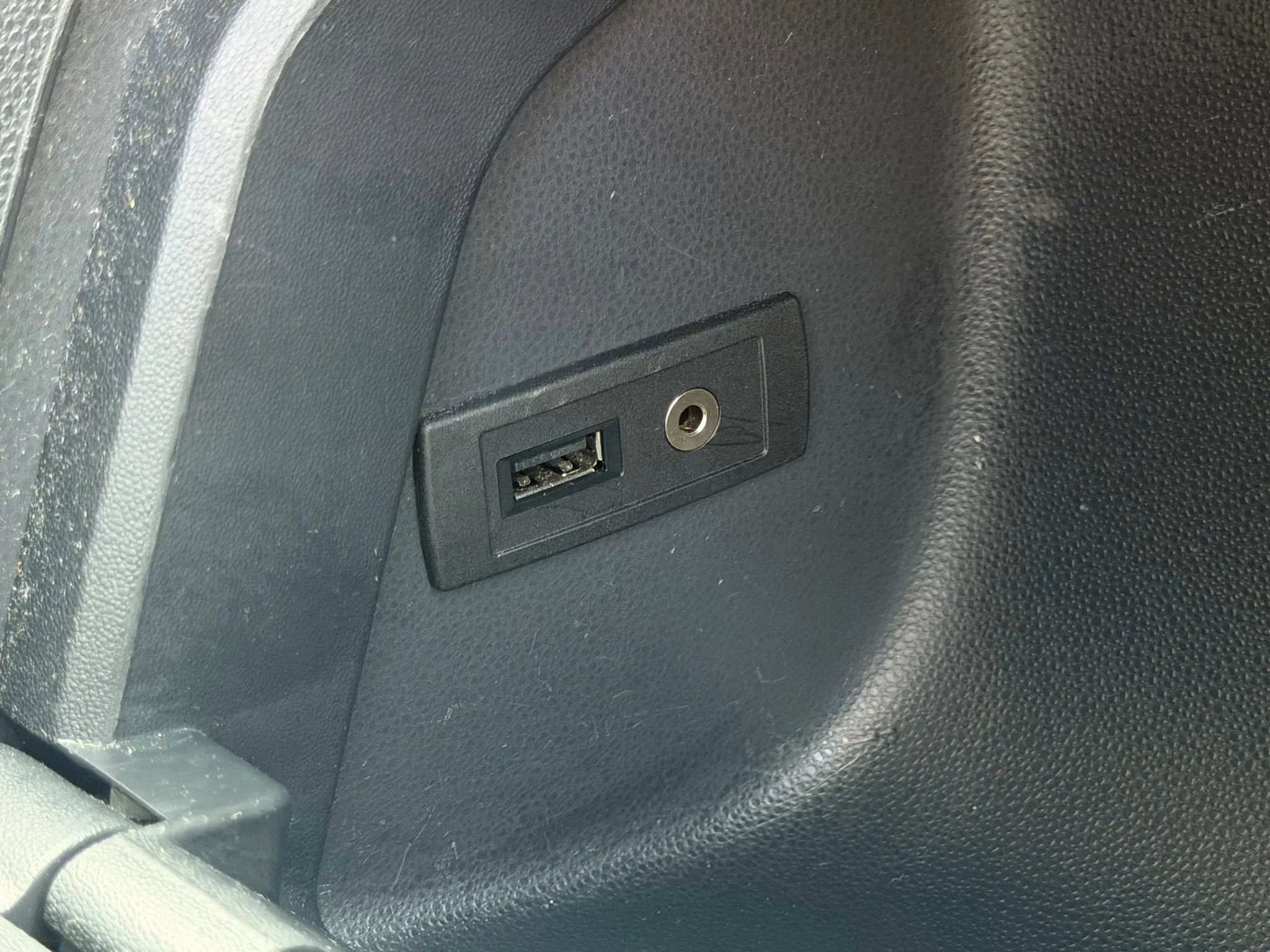 Used 2015 smart fortwo passion image 26