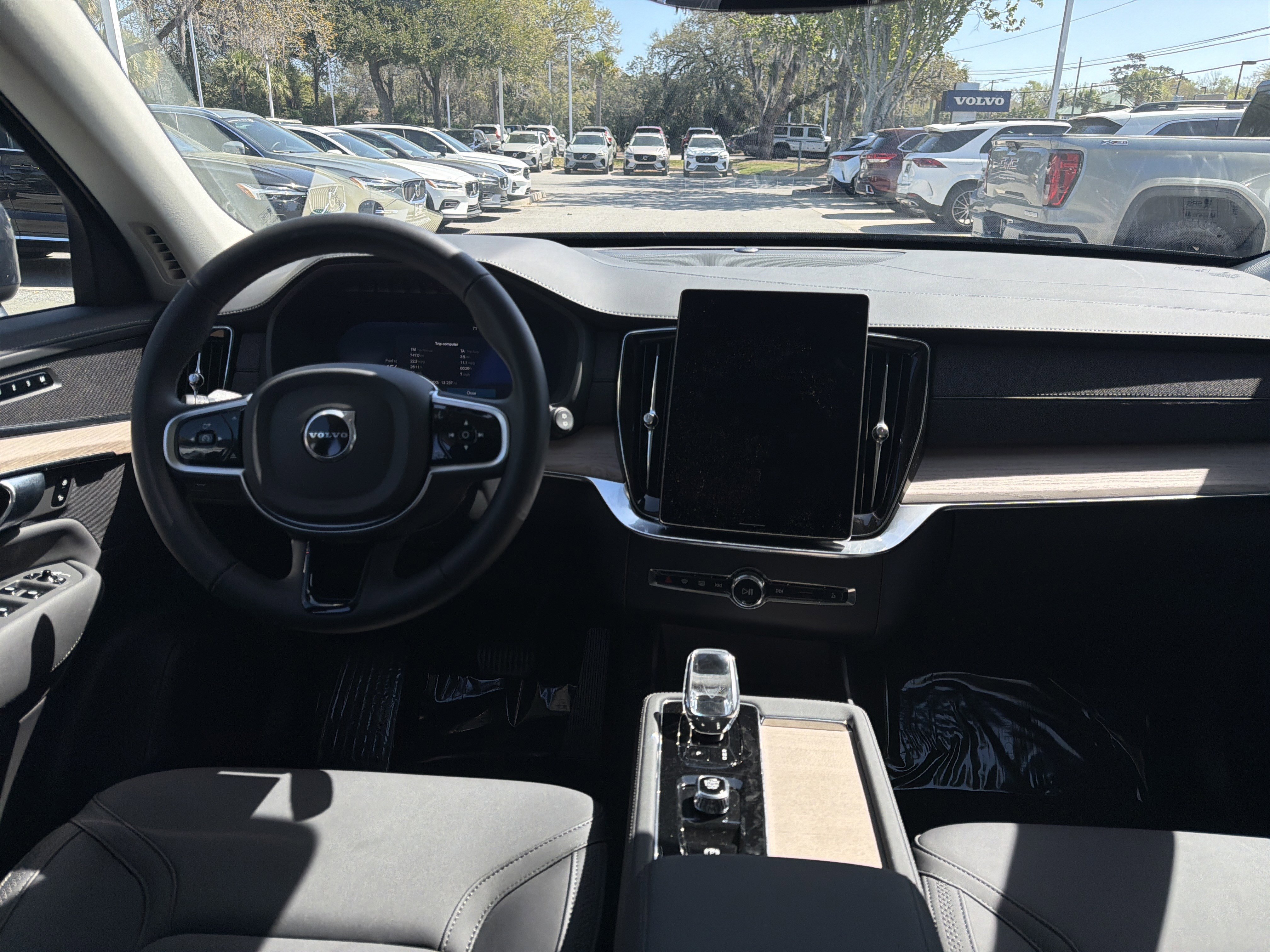 Used 2025 Volvo XC90 B6 Plus image 30