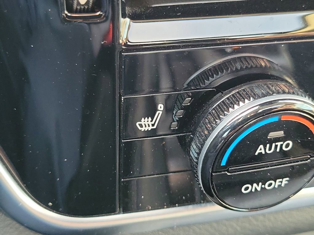 Used 2023 Nissan Rogue SL w/ SL Premium Package image 11