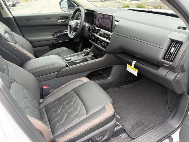 New 2026 Nissan Pathfinder Platinum AWD/4WD image 15
