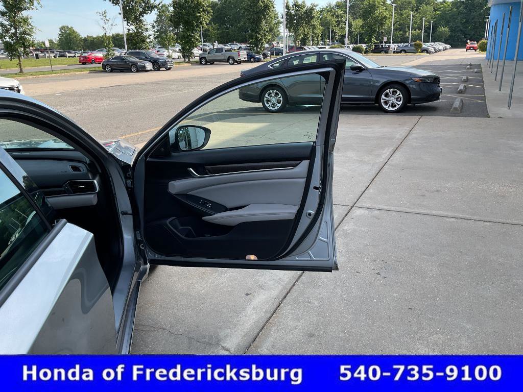 Used 2018 Honda Accord Touring image 19