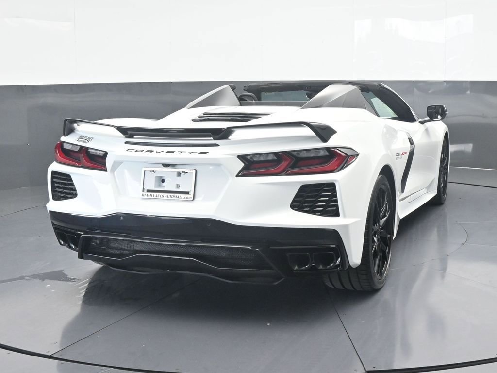 Used 2024 Chevrolet Corvette Stingray Convertible w/ Z51 Performance Package image 5