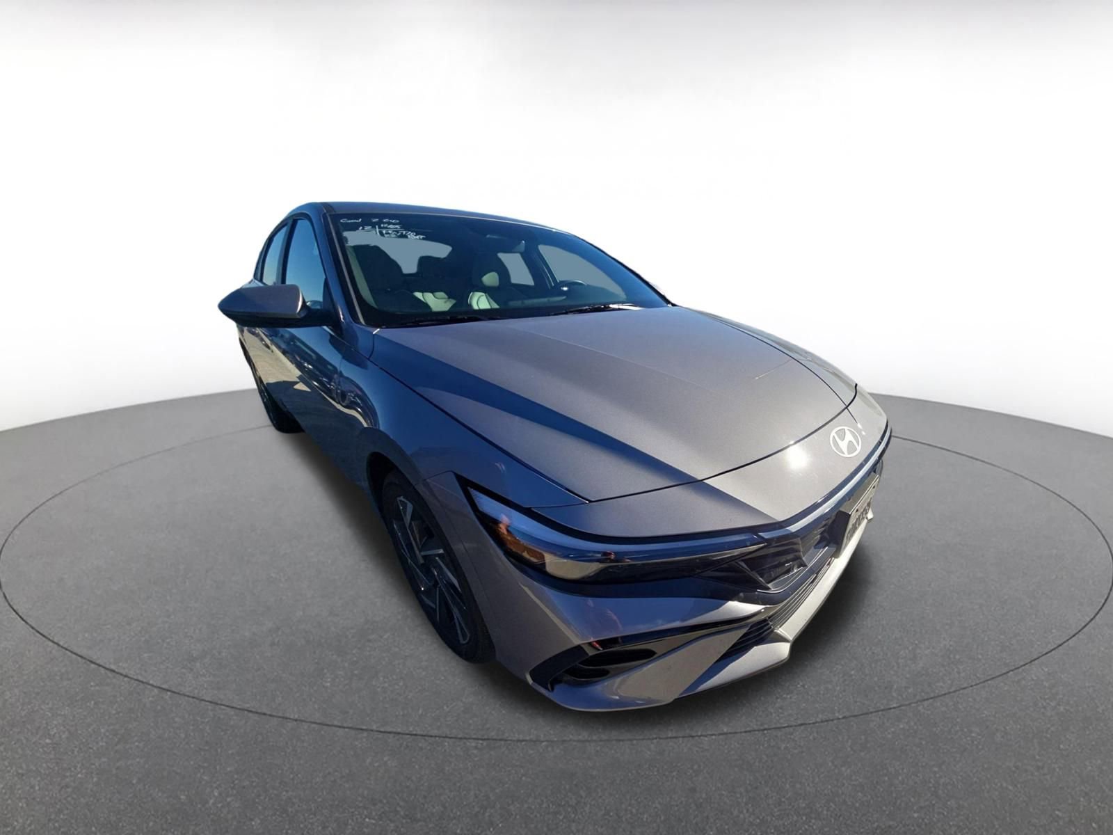 Used 2025 Hyundai Elantra Limited image 3