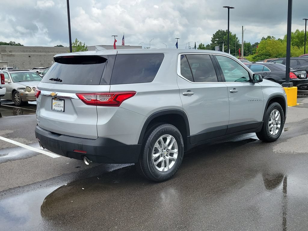 Used 2021 Chevrolet Traverse LS FWD image 3