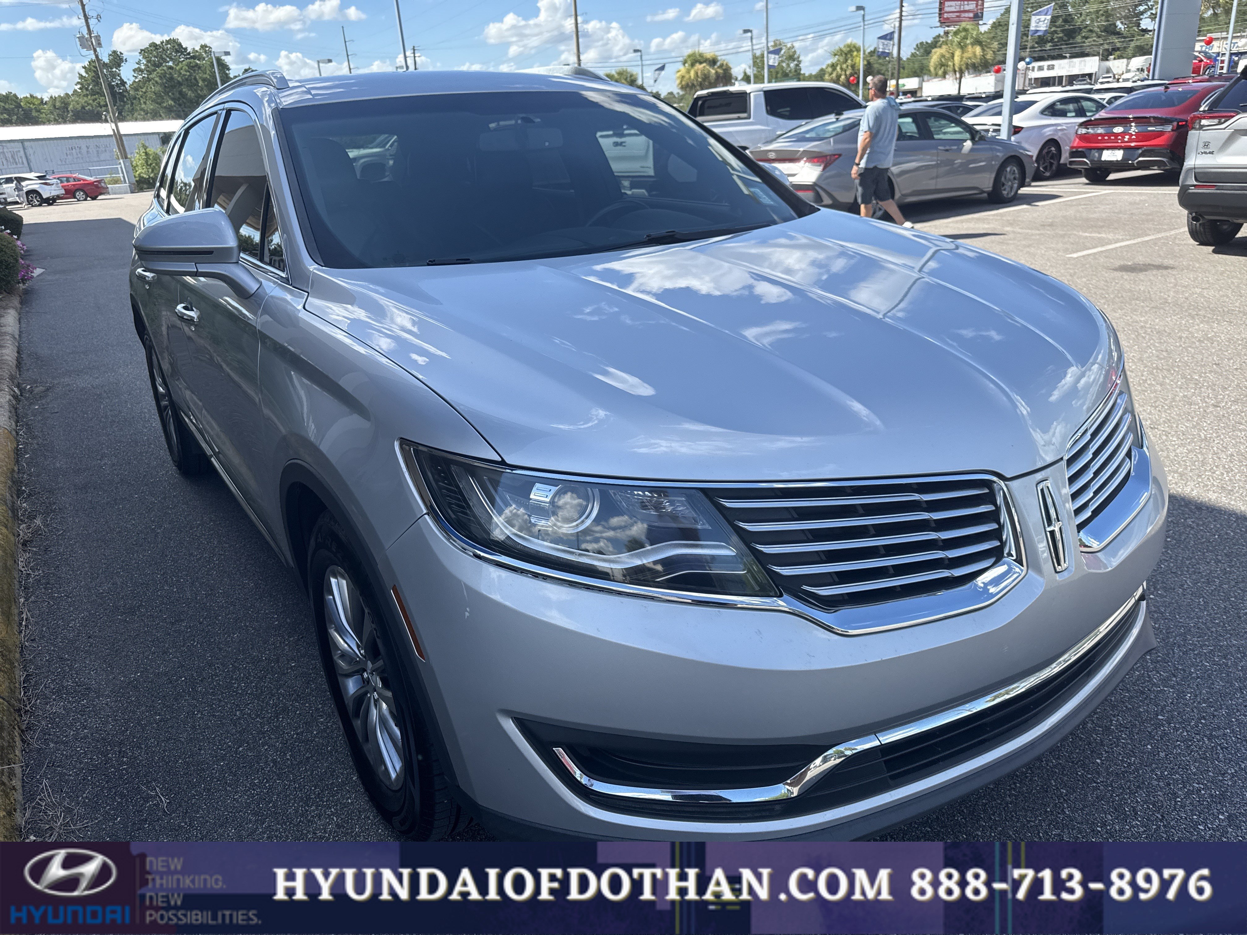 Used 2018 Lincoln MKX Select w/ Select Plus Package FWD image 5