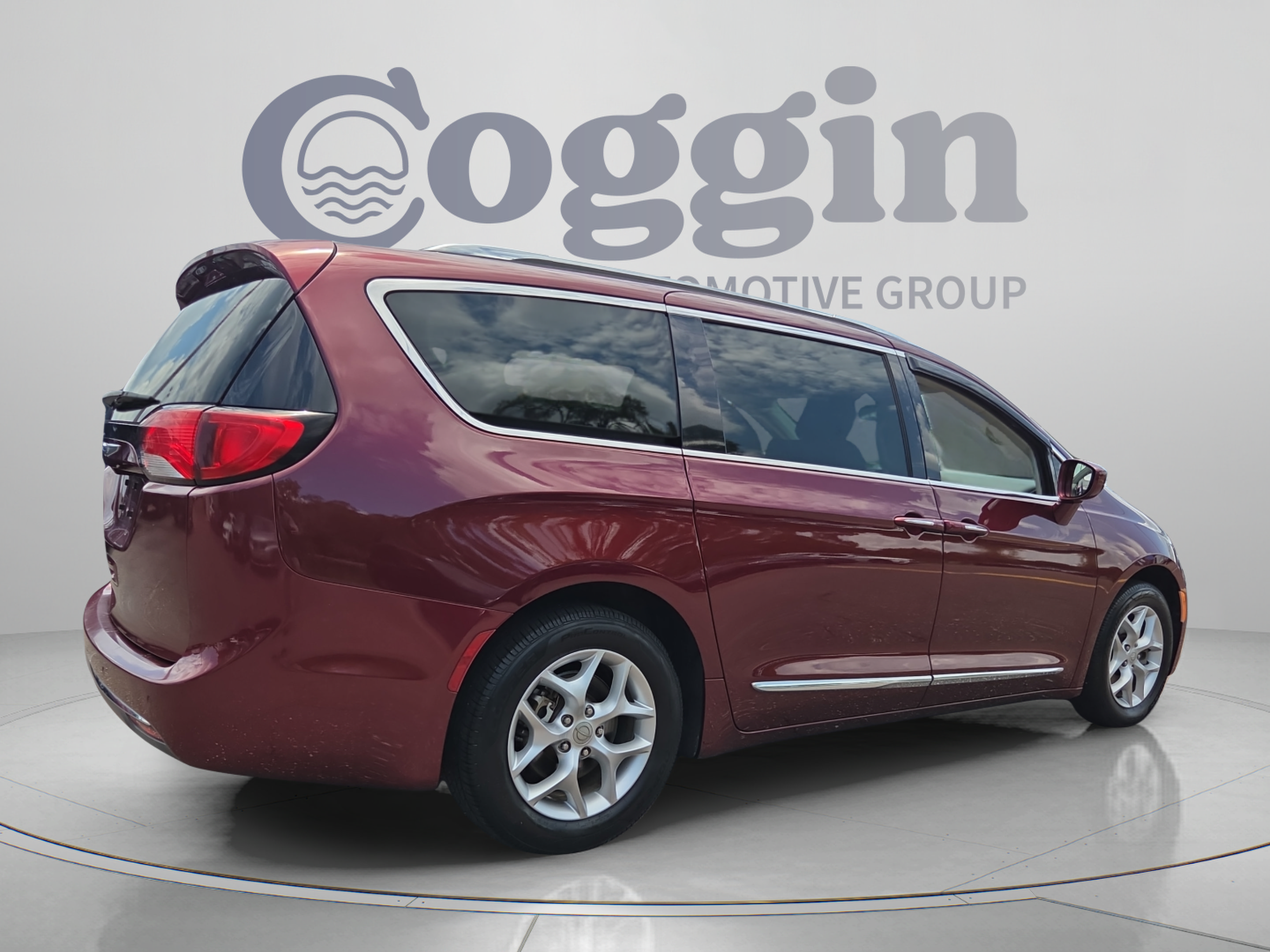 Used 2018 Chrysler Pacifica Touring-L w/ Tire & Wheel Group FWD image 5