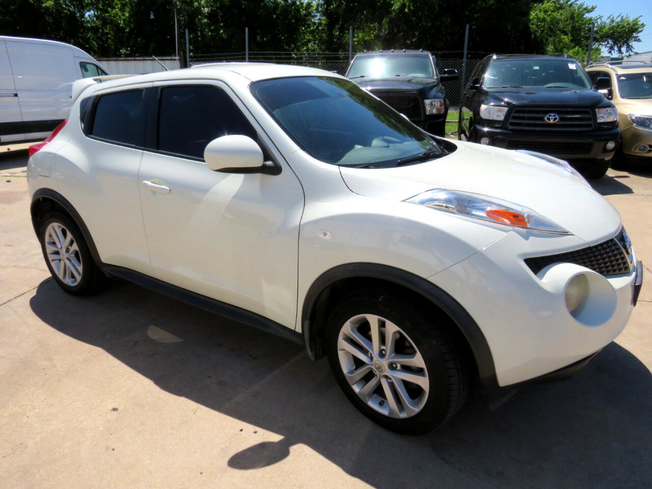 Used 2011 Nissan Juke S image 3
