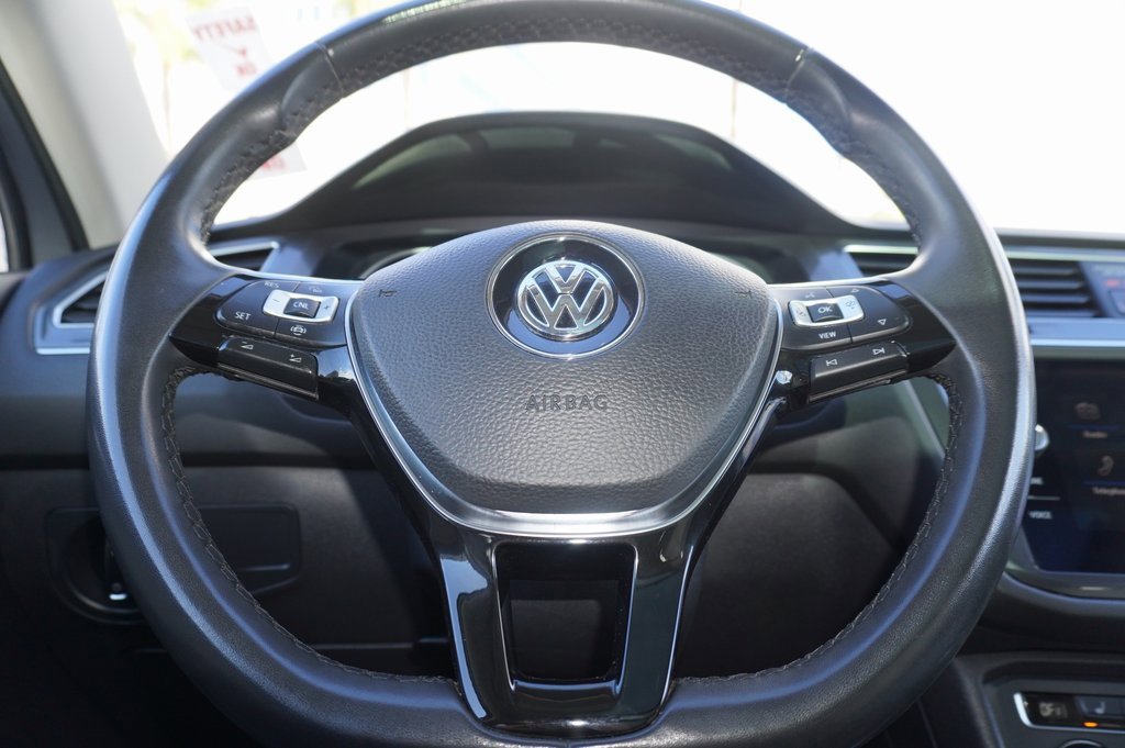 Used 2020 Volkswagen Tiguan SE w/ Panoramic Sunroof Package image 21