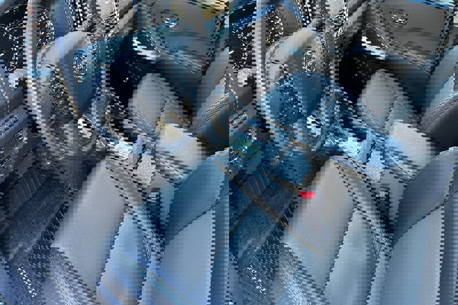 Used 2025 Nissan Frontier SV w/ SV Convenience Package image 10