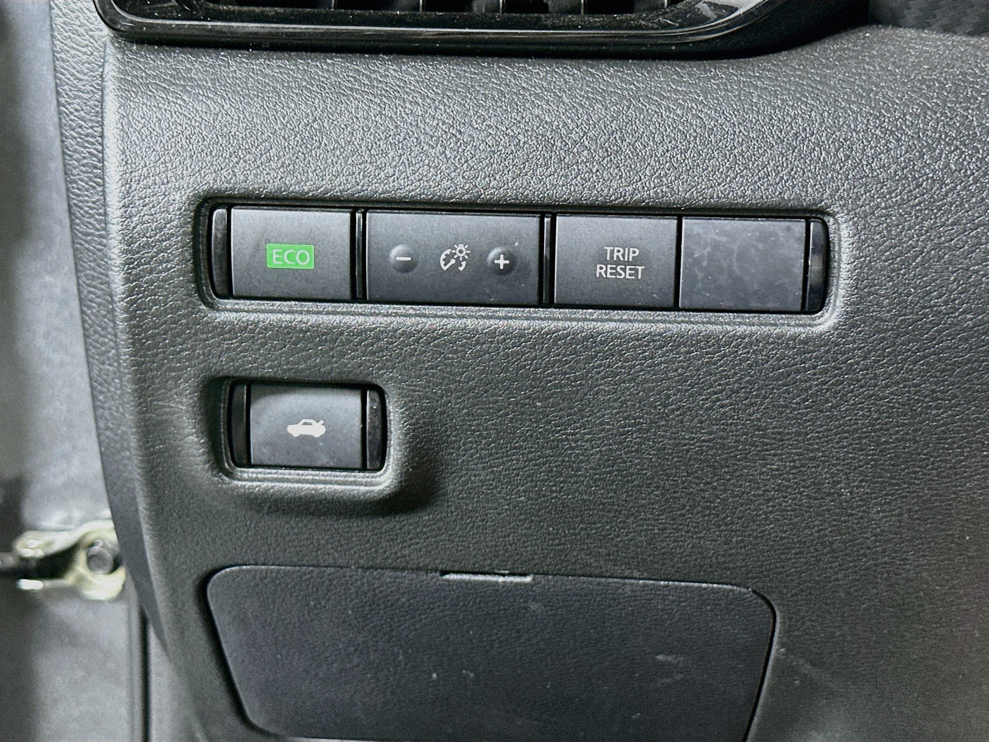 Used 2025 Nissan Sentra SR FWD image 16