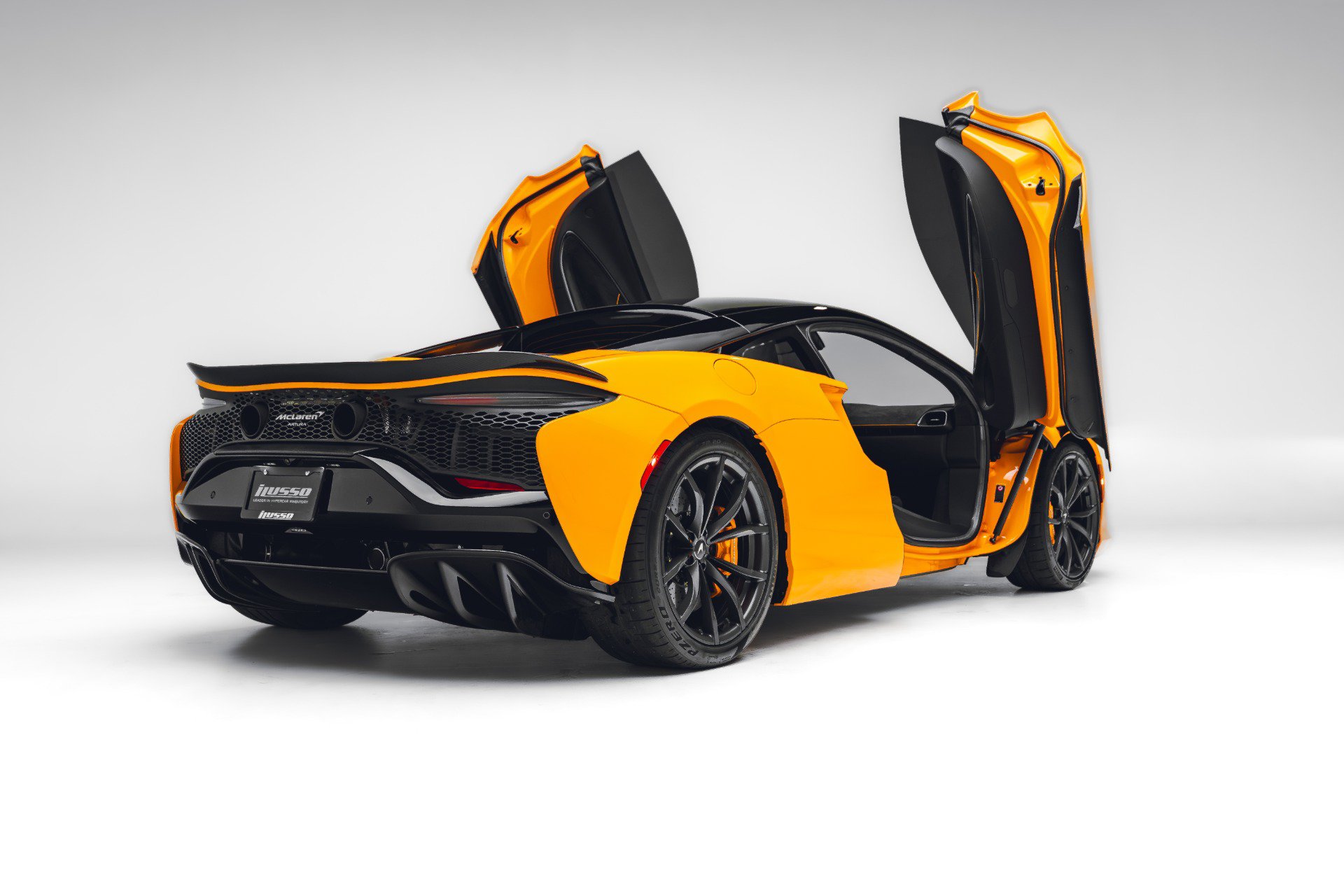 Used 2023 McLaren Artura RWD image 10