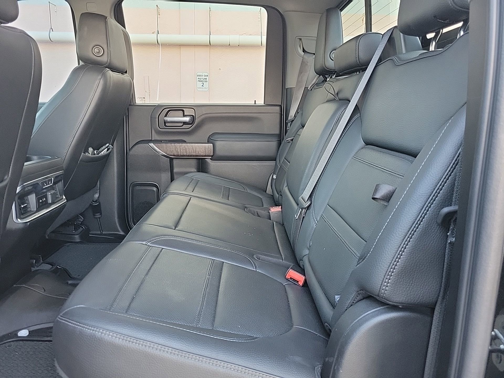 Used 2022 GMC Sierra 2500 Denali w/ Denali Black Diamond Edition AWD/4WD image 15