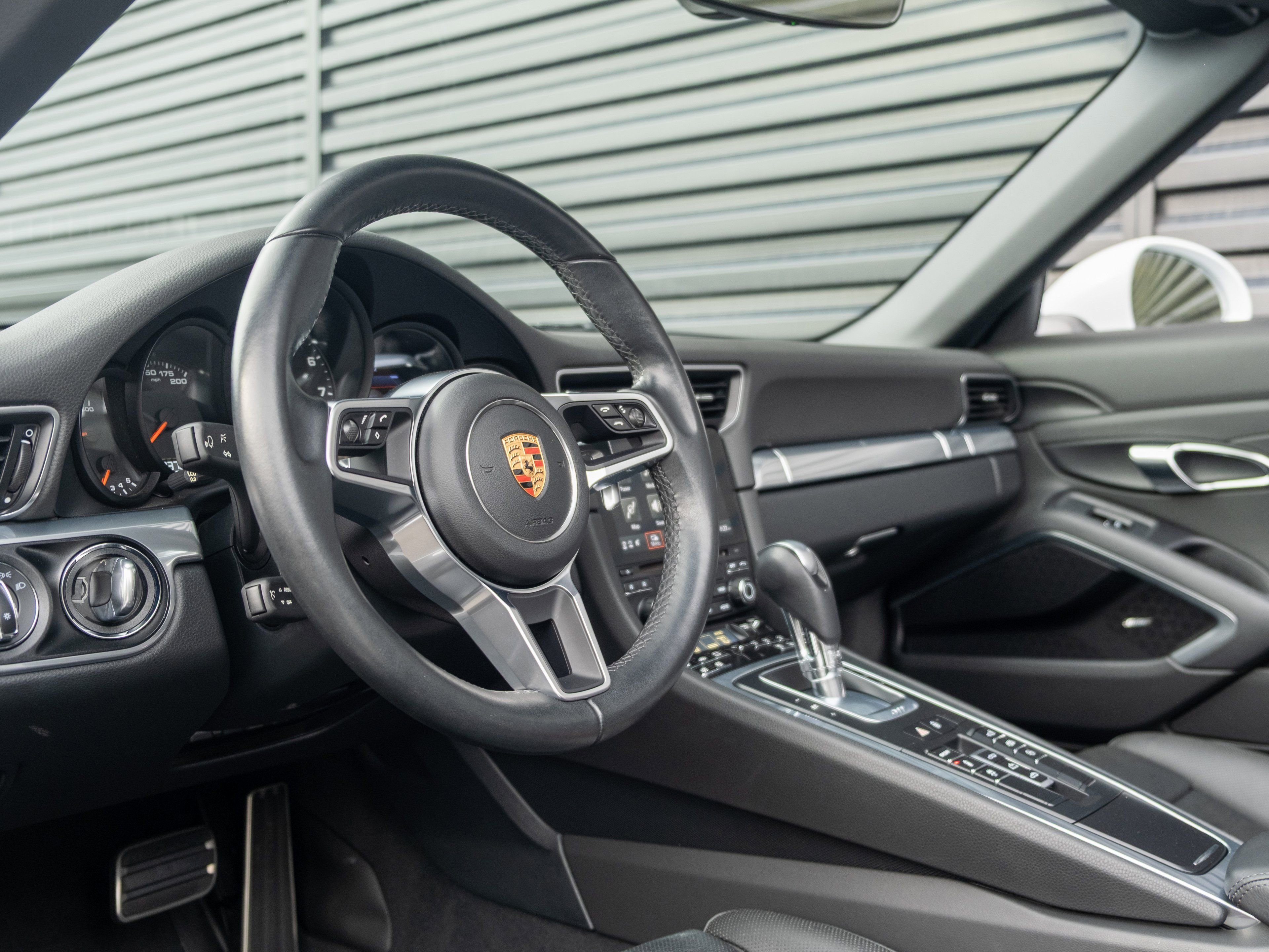 Certified 2017 Porsche 911 Carrera RWD image 4
