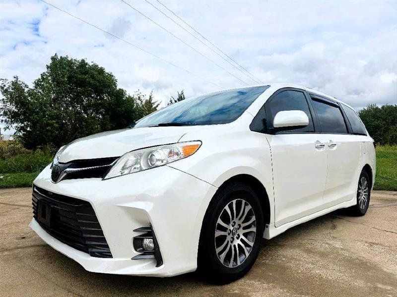 Used 2018 Toyota Sienna XLE Premium FWD image 7