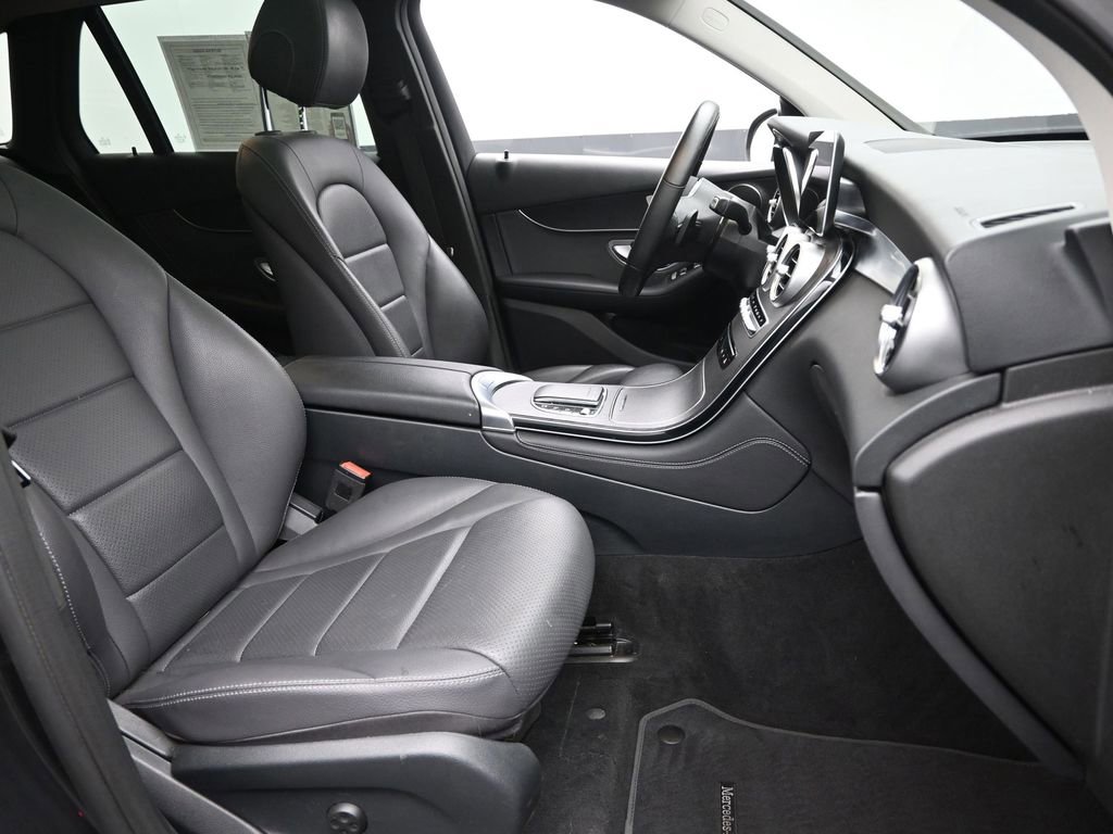 Used 2021 Mercedes-Benz GLC 300 4MATIC image 7