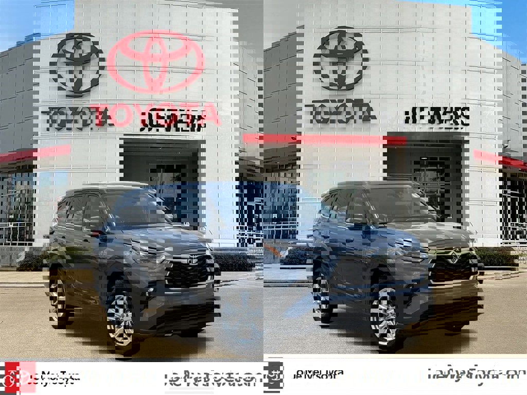 Used 2023 Toyota Highlander LE video 1