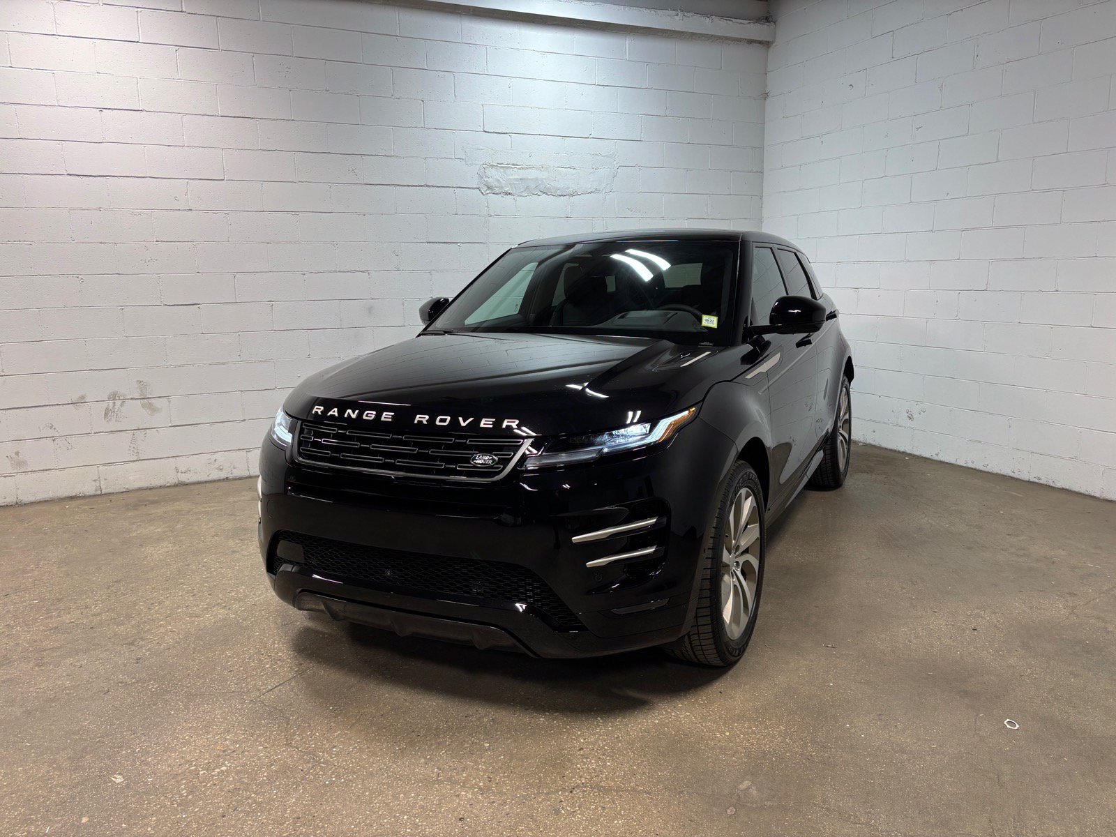New 2026 Land Rover Range Rover Evoque Hoxton AWD/4WD image 2