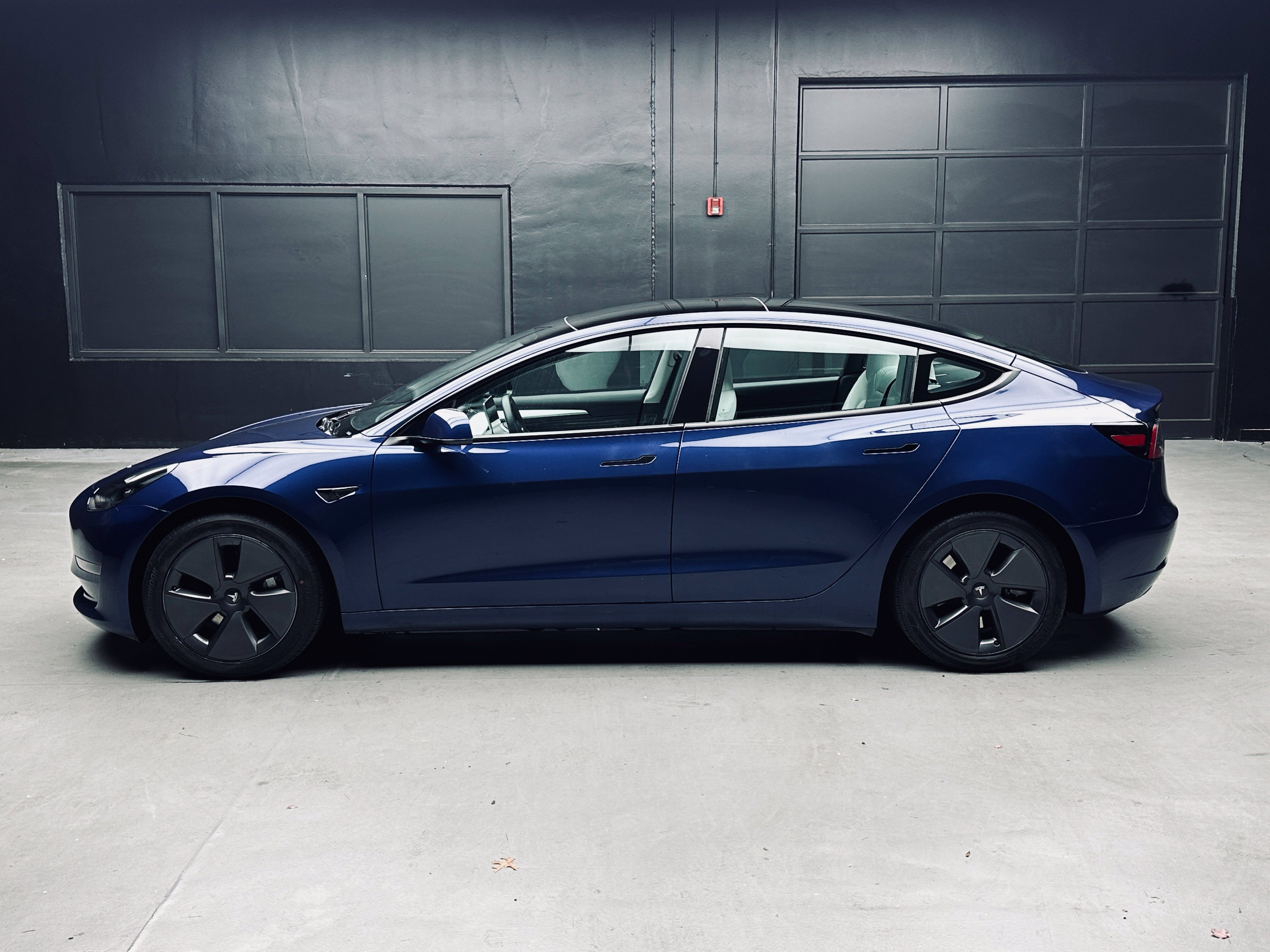 Used 2023 Tesla Model 3 Standard Range RWD image 4