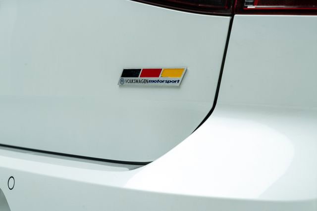 Used 2017 Volkswagen Golf R 4-Door image 15