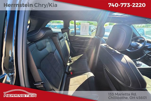 Used 2023 Jeep Grand Cherokee Altitude AWD/4WD image 26