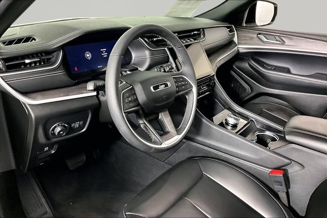 Used 2024 Jeep Grand Cherokee Limited w/ Black Appearance Package RWD image 16