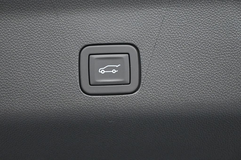Used 2025 Chevrolet Tahoe Premier AWD/4WD image 35