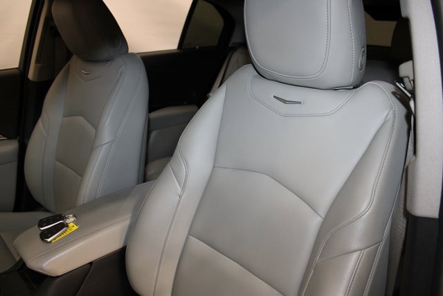 Certified 2022 Cadillac XT4 Luxury w/ Cold Weather Package image 8