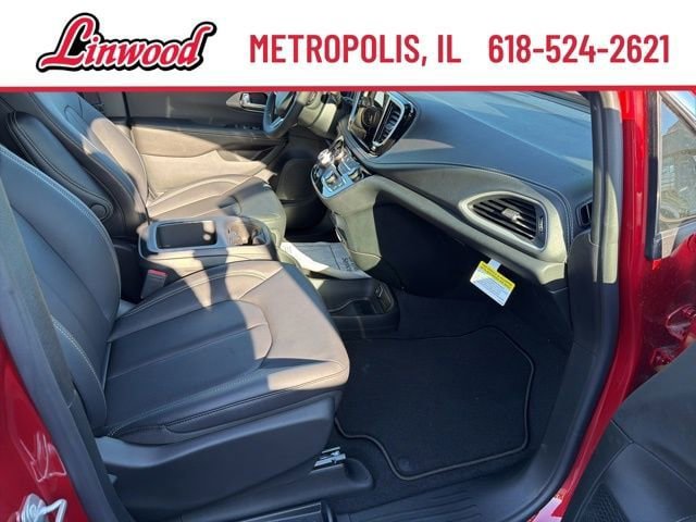 New 2026 Chrysler Pacifica Select FWD image 7