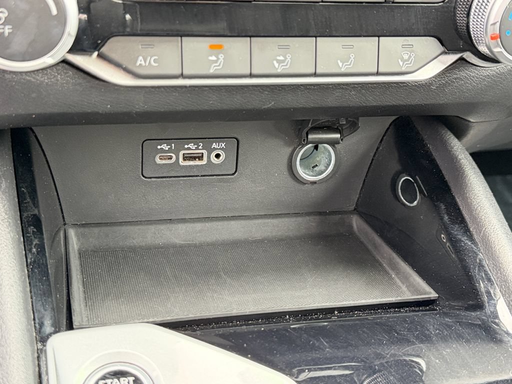 Used 2024 Nissan Altima 2.5 SV FWD image 27