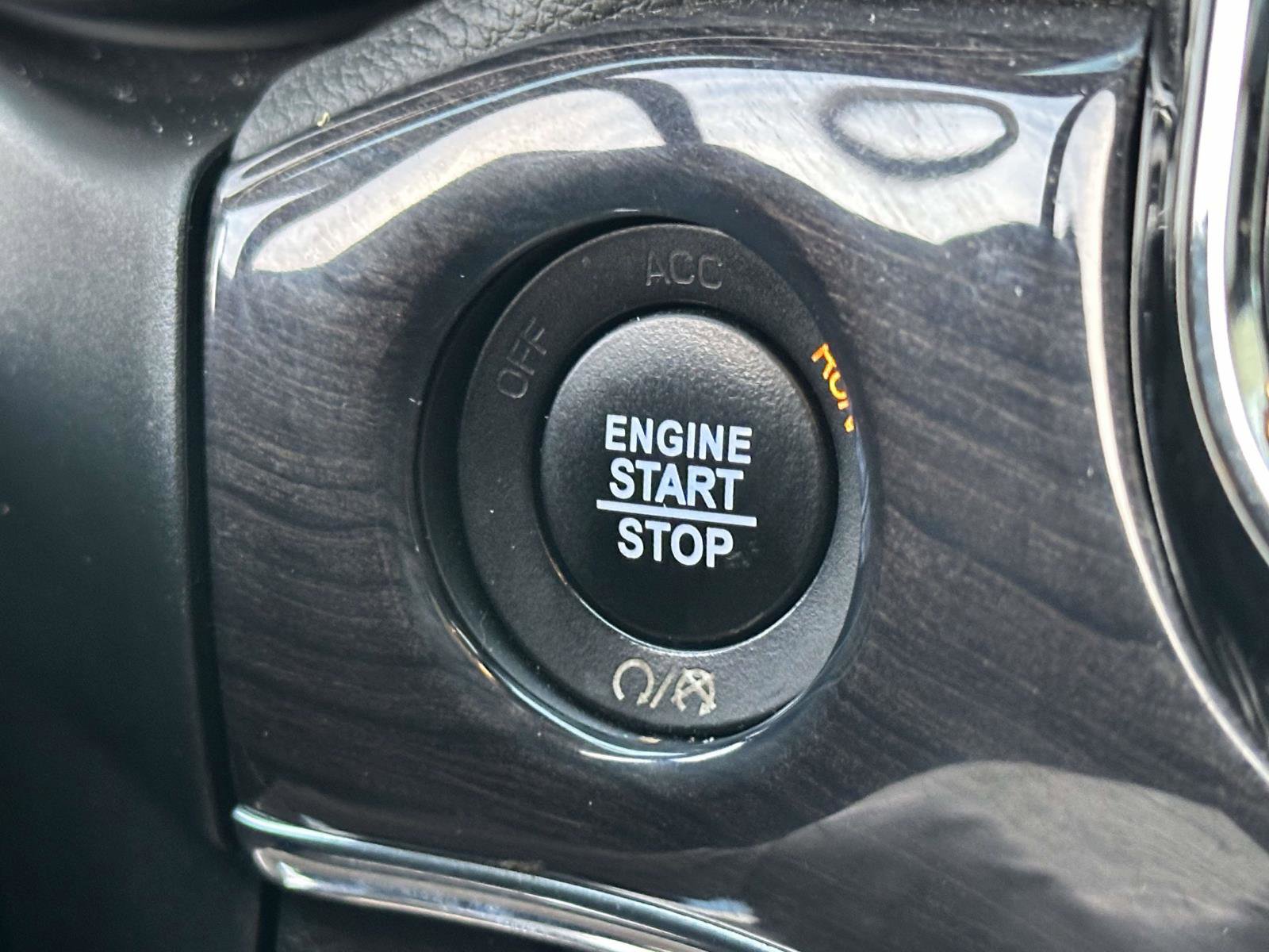 Used 2020 Jeep Grand Cherokee Overland image 25