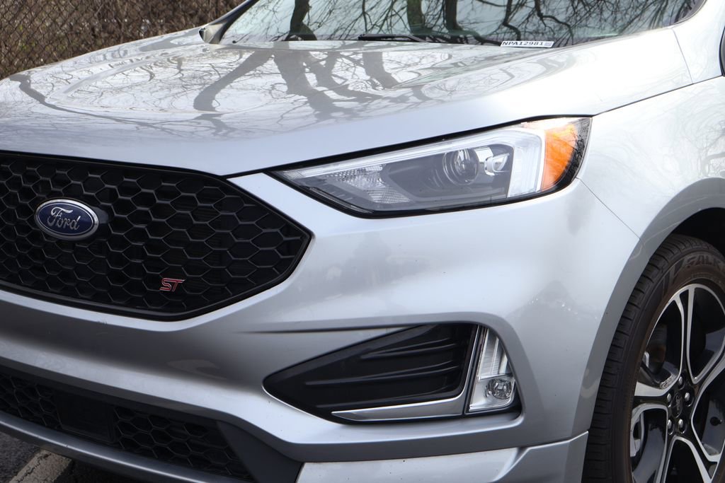 Used 2023 Ford Edge ST image 3