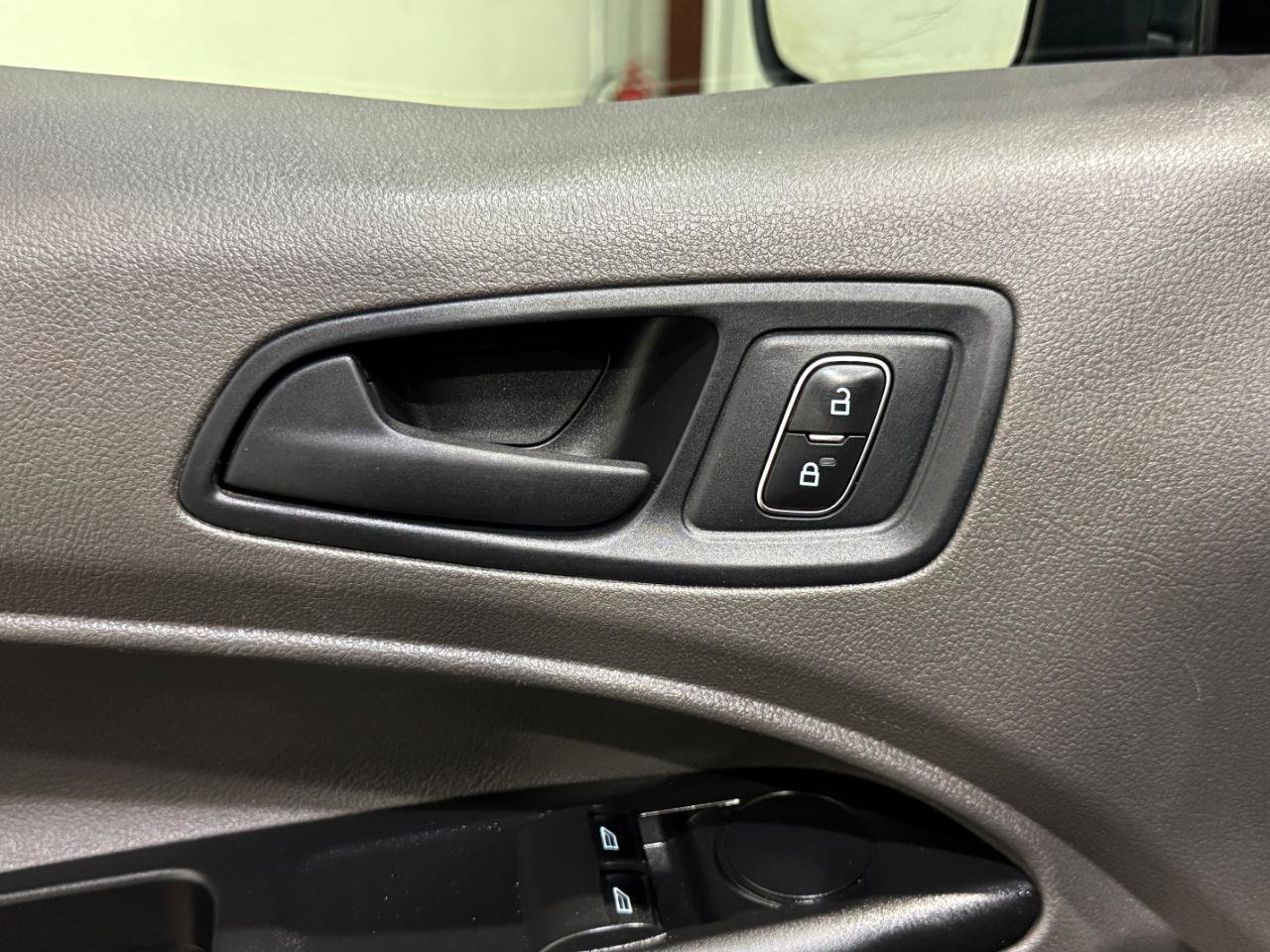 Used 2019 Ford Transit Connect XL image 19