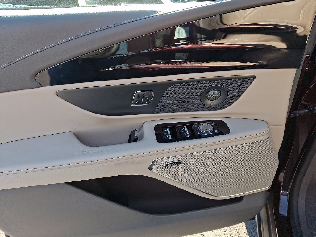 Certified 2025 Lincoln Nautilus Reserve AWD/4WD image 12