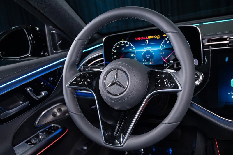 New 2026 Mercedes-Benz E 450 4MATIC Sedan image 16