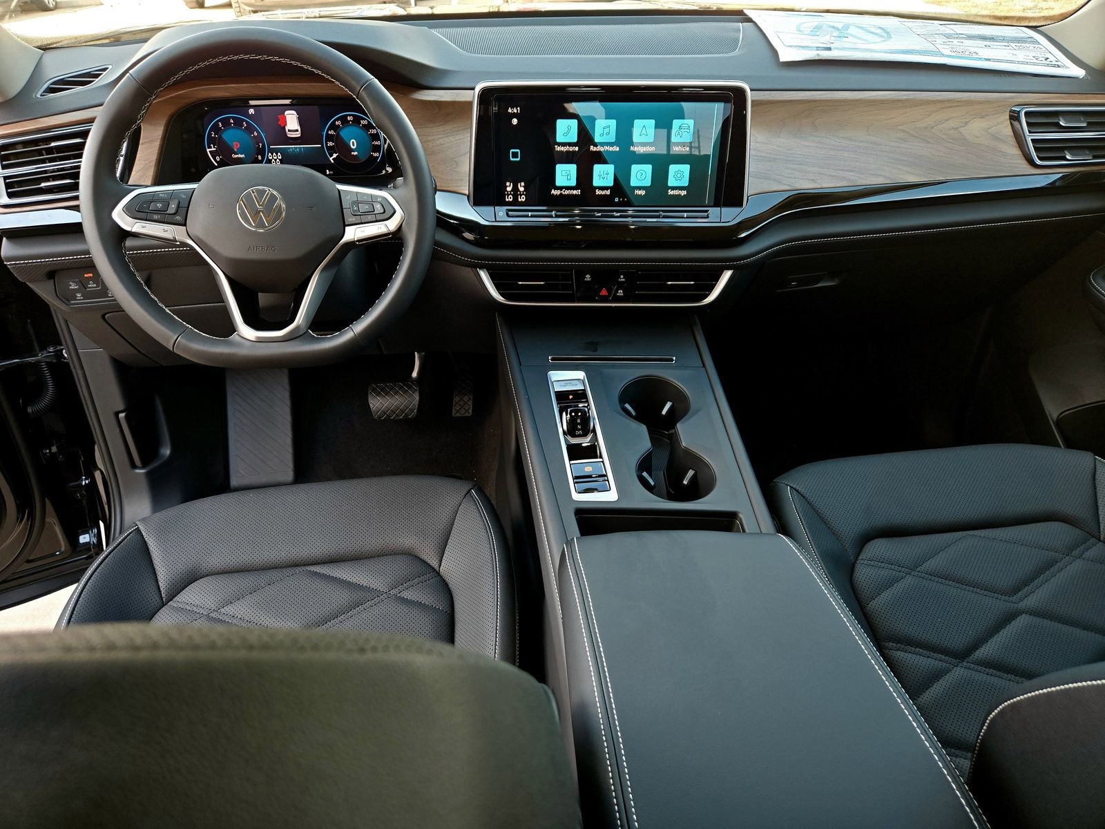 New 2026 Volkswagen Atlas SE image 9