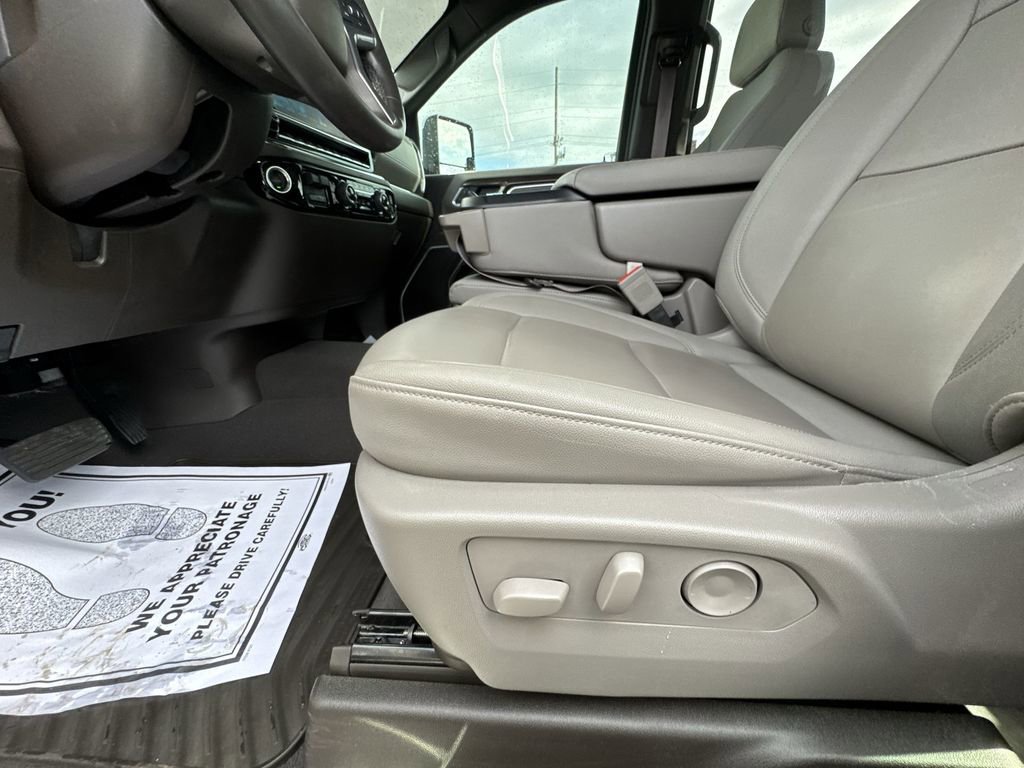 Used 2025 Chevrolet Silverado 2500 LT w/ Z71 Chrome Sport Edition AWD/4WD image 12