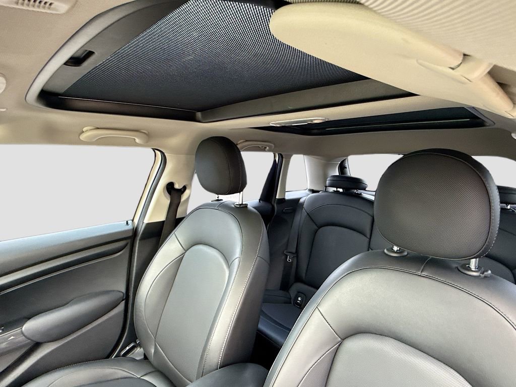 Used 2020 MINI Cooper 4-Door Hardtop image 25
