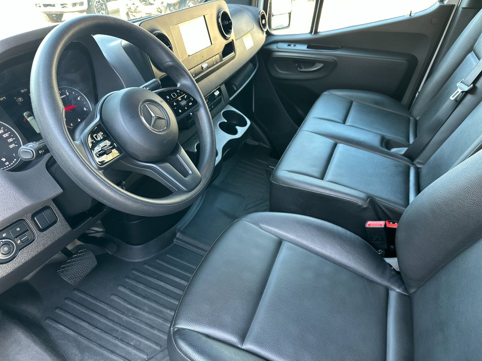 Used 2024 Mercedes-Benz Sprinter 2500 image 10