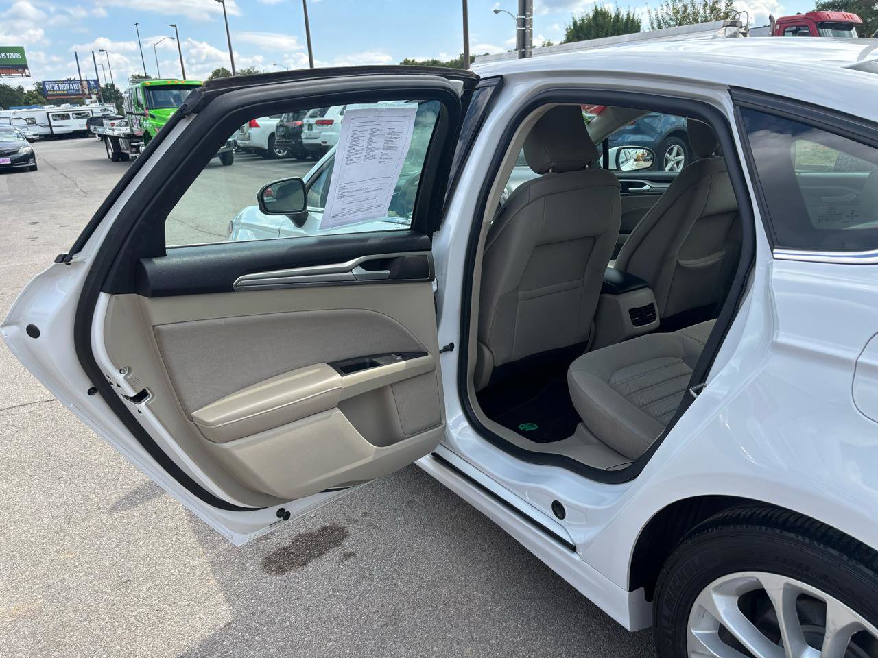 Used 2019 Ford Fusion SE FWD image 13